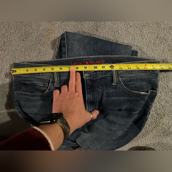 EUC Lucky Brand Women's Midrise Sweet Straight jeans - 33R - Picture 5 of 5